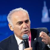 „Ei cred că e iad!”    Reacția lui Kasparov după discursul devastator  anti-Rusia al ministrului de externe polonez: „Să nu vă plângeți!”