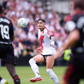 Rațiu, aproape să înscrie  Fundașul român l-a surprins pe portarul Sevillei cu un   șut de la 30 de metri