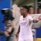Vinicius a ieșit bombănind    FOTO.  O nouă reacție furioasă a brazilianului,   după ce a fost schimbat de Xabi!  Antrenorul îl apără 
