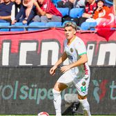 „Pe urmele tatălui său”  Ianis Hagi    a fost comparat cu „Regele”  după ce a marcat primul gol din lovitură liberă în Turcia