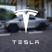 Cybertruck ucide?  Scandal uriaș în SUA. „Tancul” lui Elon Musk, acuzat că   a provocat moartea  a trei tineri: „Ar fi în viață dacă puteau ieși!”