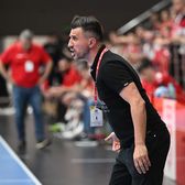 Consecințe după momentul șocant    FOTO+VIDEO.  FRH, prima decizie după ce selecționerul României   și-a bruscat jucătorul  » Reacția lui Buricea