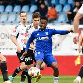 Accidentare teribilă    VIDEO  Fostul jucător de la FCU Craiova a fost împins cu capul în panouri și   riscă să rămână paralizat  » Mesajul formației oltene