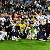 Botoșani, lider în Liga 1  Moment memorabil în Moldova: echipa lui Leo Grozavu urcă pe   primul loc  după 2-1 cu UTA. N-a mai pierdut din 4 august!