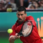 Djokovic luptă cu propriul corp  Nole e în sferturi la Shanghai după un meci în care a acuzat   probleme medicale  » L-a depășit pe Roger Federer