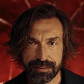 Pirlo vorbește rusă  „Maestro” a devenit ambasadorul celei mai mari case de pariuri a Rusiei:   „Pare un haos total”