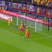 Ionuț Radu, autogol     FOTO.  Portarul României a scăpat mingea în poartă după un   fault evident  ignorat de arbitru
