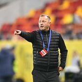 „Vreți să ne ferim de voi?”  Selecționerul Moldovei a vorbit de agresivitatea jucătorilor săi:   „Credeți că le-am spus să-i dea peste picioare lui Hagi?”