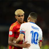 „Lamine Yamal trebuie lăsat în pace”    Mbappe îi ia apărarea  vedetei de la Barcelona: „La vârsta asta, toată lumea face greșeli”