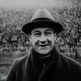 Viața tulburătoare a lui Josef Uridil    Primul selecționer străin al României:  a fost rănit pe front, a devenit superstar în Austria și a murit sărac