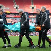 Momente de panică în Anglia     FOTO.    A avut nevoie de oxigen  după ce a primit o minge în cap. Meciul a fost întrerupt 10 minute » Diagnosticul medicilor