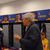 „N-am văzut de mult așa ceva!”    VIDEO.  Imagini fabuloase din vestiar:   ce le-a transmis Lucescu  „tricolorilor” după victoria cu Austria