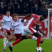 Vulturar, eliminat în derby     FOTO.  Mijlocașul lui Rapid a rezistat   doar 22 de minute  pe teren în meciul cu Dinamo