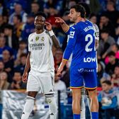 „D-asta te urăște toată lumea”    FOTO:  Imaginile TV au surprins momentul în care   Vinicius  e înfruntat de un adversar