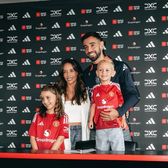 A refuzat un contract uriaș  Cine e persoana care l-a convins pe Bruno Fernandes să rămână la   Manchester United