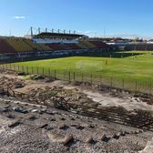 Fotbal printre ruine     FOTO  Polonezii ironizează arena construită de   Nicolae Ceaușescu : „Cel mai frumos stadion pe care l-am văzut vreodată”