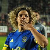 Ce nu s-a văzut la TV  3 lucruri ratate de camere la   Rapid - Slobozia : cum a fost primit Papeau, Prepeliță ca Iordănescu și „odele” pentru „Bocciu” 