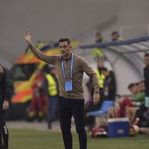 „Eu așa am luat aplauzele”  Mirel Rădoi a comentat   gestul făcut de fani  după autogolul lui Stevanovic + a vrut să plece din Bănie?