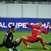 Dezastru pentru FCSB    FOTO.  David Miculescu,   transportat la spital  după ce s-a accidentat în meciul cu Gloria Bistrița