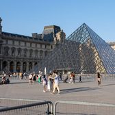 De la Luvru la meci   Suspecții jafului de la celebrul muzeu din Paris, arestați când   mergeau la o partidă din Ligue 1