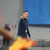 Rădoi își amenință jucătorii  Tehnicianul Craiovei anunță că nu va ierta pe nimeni: „Cine va continua să facă asta   nu va mai fi în lot”