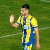 Momentele meciului Petrolul - Botoșani    FOTO:  Fair-play-ul lui Ricardinho și rafinamentul lui   Gicu Grozav  + Penalty ratat de Mitrov