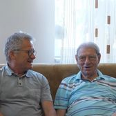 Ultima întâlnire Emeric Ienei - Loți Bölöni     Imagine-testament   a unei prietenii născute în vestiarul Stelei ’86. Oradea, locul ultimei lor revederi