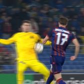 Gemenii gafelor    FOTO.  Meci compromis pentru FCSB după   două gafe jenante:  Târnovanu, eliminat după un   henț stupid  + Ngezana l-a imitat la faza următoare!