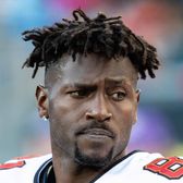 Arestat în Dubai și extrădat   Fostul star din NFL este acuzat de   tentativă de omor  » Ce s-a întâmplat și cât timp riscă să stea după gratii