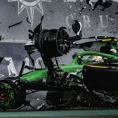 Impact la 339 km/h!    FOTO+VIDEO.  Accident groaznic în Formula 1. Monopostul   a fost distrus