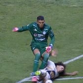 „A intrat ca un buldozer”    VIDEO.  Accident sau rea-intenție? I-a rupt tibia cu un   fault brutal:  „Mai lăsați-ne, jucătorii noștri nu sunt murdari!”