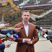 „O nebunie pe care n-o acceptăm”   Noi detalii despre construcția arenei   de 130 de milioane de euro:  „Nu poți face 4 stadioane la București și zero aici”