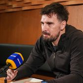 „Eram decapitat”  Povești incredibile trăite de bosniacul   Enes Sipovic  în fotbal: „O bancnotă de 25 de dolari și capul meu”