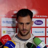 A ieșit plin de sânge    FOTO.   Cum arată Marius Marin, după ce   s-a ales cu urechea tăiată.  Adversarul a scăpat nepedepsit: „Arbitrul mi-a spus că a greșit”