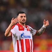 Ce noroc pentru FCSB!  Starul Stelei Roșii   a fost exclus din lot  chiar înainte de meciul din Europa League » Motivul incredibil