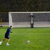 Robot „imbatabil”    VIDEO.  Provocarea unui inginer de la NASA pentru a-l opri pe Ronaldo a avut un final neașteptat:   i-a găsit defectul!