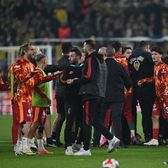 Fenerbahce - Galatasaray, scene violente    VIDEO    S-au încăierat  de la încălzire + jucătorii de la U19 s-au bătut și ei. Cine a fost cel mai huiduit jucător din derby