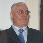 „3,1 mil. de €, investiție, nu mită”    MOTIVARE:  Judecătoarea care l-a achitat pe   Dumitru Dragomir  în „Dosarul RCS & RDS” l-a „mitraliat” pe procuror