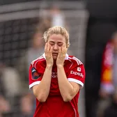 Vedetă de la Liverpool, hărțuită   Jucătoarea „cormoranilor” a fost   nevoită să își angajeze un bodyguard  după ce a fost urmărită de un milionar