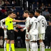 „Dă-ne afară pe toți!” / „Idiot nenorocit”    Jucătorii lui Real Madrid au sărit la arbitri:  „Uită-te unde ești, trebuie să arăți respect!”