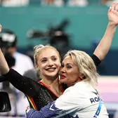 „Sabrina e prioritară!”    AUDIO:  GOLAZO.ro are înregistrarea în care   Camelia Voinea amenință.  „Sunt aparatele lui Bitang!”