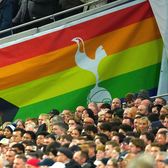 Controversă cu steagul LGBTQ+   A fost mutat   din motive de securitate,  la meciul de Liga Campionilor: „A intervenit UEFA”