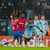 „Iar n-a fost bine în România”    Jurnaliștii olandezi, uimiți la București  de eșecul lui Feyenoord: „Atunci a început totul”