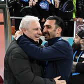 Dialog Șumudică - Becali  Tehnicianul l-a lăudat pentru inspirație, după FCSB - Feyenoord 4-3: „Ești mare antrenor”/ „Păi,   cine să facă schimbările?”