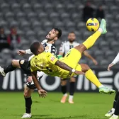 Meci inexplicabil în Portugalia    FOTO.  Au jucat 81 de minute în 10 oameni, dar   au înscris două goluri în prelungiri!  Adversarii au ratat două penalty-uri