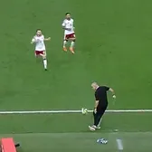 Olăroiu i-a cucerit pe arabi    FOTO.    Gestul neașteptat  făcut de antrenorul român în meciul Maroc - EAU » Reacția comentatorilor