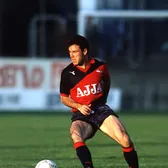 „Fiecare mi-a dat 64 de cenți!”    Jucătorul care a revoluționat fotbalul  în urmă cu 30 de ani se revoltă: „Aș merita Medalia Libertății”