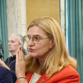 Lipă atacă: „Un boschetar, un bișnițar!”  Acuzată că a primit cadouri Rolex și Louis Vuitton, Lipă susține că „trei indivizi conduc o   campanie de denigrare”