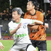 Are 58 de ani, dar nu se retrage!  Cel mai bătrân fotbalist din lume,   aproape de un nou contract