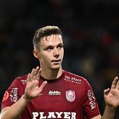 Răspunsul lui Louis Munteanu  Cum explică fotbalistul de la CFR Cluj poza în care purta tricoul FCSB:   „Un gest uman, nimic mai mult”